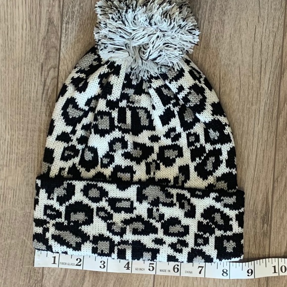 BACK IN STOCK Ladies Leopard Pom Beanie Winter Hat - Picture 6 of 7